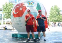 Bakıda azarkeşlər Türkiyənin oyununu gözləyir (FOTOSESSİYA)