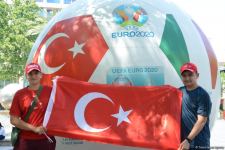 Bakıda azarkeşlər Türkiyənin oyununu gözləyir (FOTOSESSİYA)