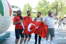 Bakıda azarkeşlər Türkiyənin oyununu gözləyir (FOTOSESSİYA)
