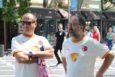 Bakıda azarkeşlər Türkiyənin oyununu gözləyir (FOTOSESSİYA)