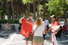 Bakıda azarkeşlər Türkiyənin oyununu gözləyir (FOTOSESSİYA)
