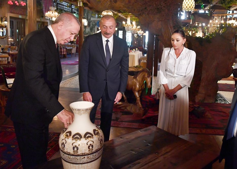 Prezident İlham Əliyevin və birinci xanım Mehriban Əliyevanın adından Ərdoğan və xanımının şərəfinə nahar verilib (FOTO) (YENİLƏNİB)