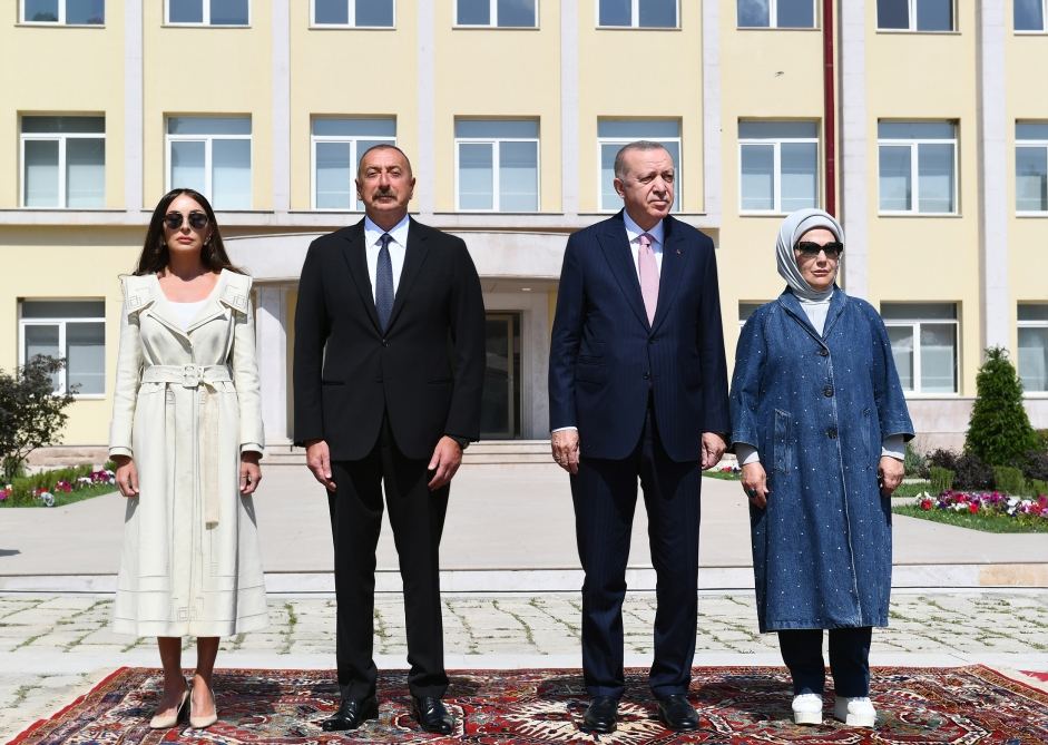 Şuşada Türkiyə Prezidenti Rəcəb Tayyib Ərdoğanın rəsmi qarşılanma mərasimi olub - Tarixi GÖRÜŞ (YENİLƏNİB) (FOTO/VİDEO)
