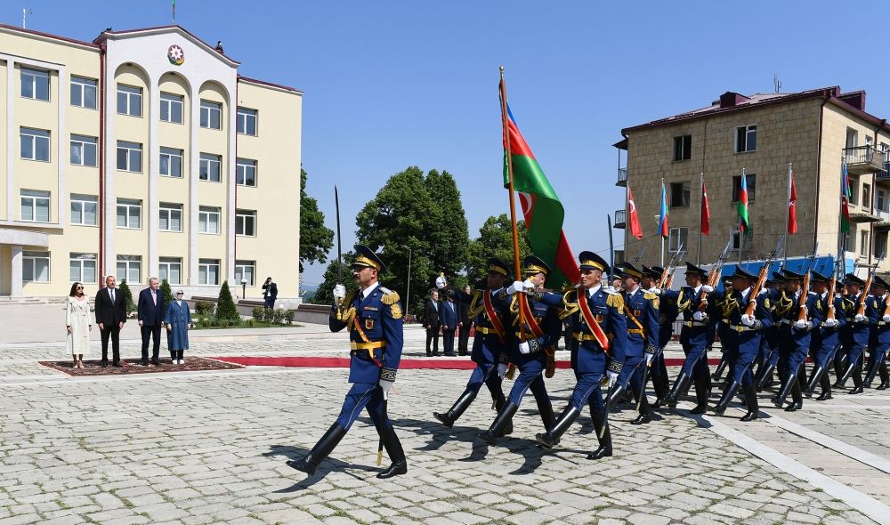 Şuşada Türkiyə Prezidenti Rəcəb Tayyib Ərdoğanın rəsmi qarşılanma mərasimi olub - Tarixi GÖRÜŞ (YENİLƏNİB) (FOTO/VİDEO)