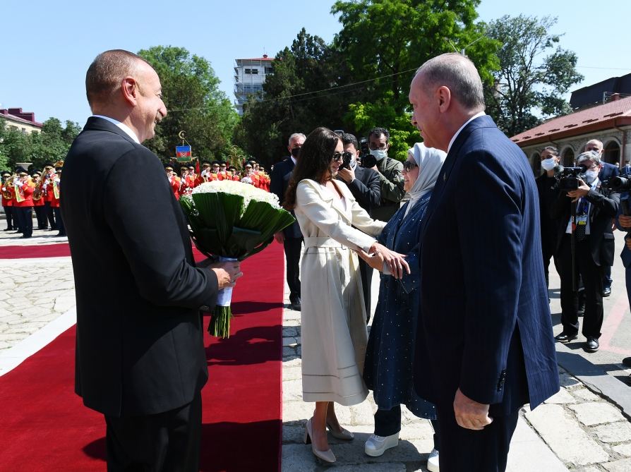 Şuşada Türkiyə Prezidenti Rəcəb Tayyib Ərdoğanın rəsmi qarşılanma mərasimi olub - Tarixi GÖRÜŞ (YENİLƏNİB) (FOTO/VİDEO)