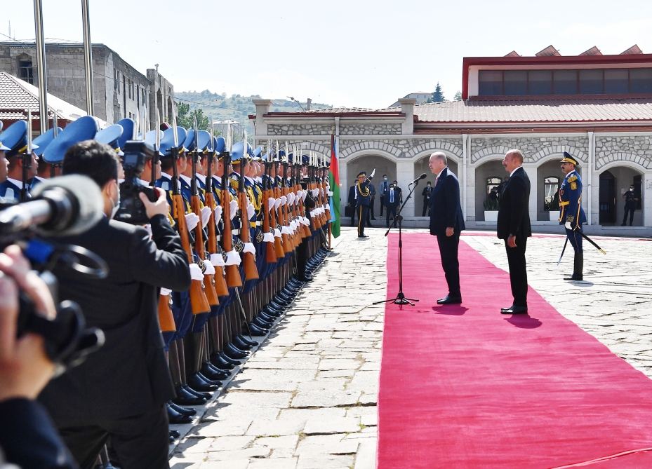 Şuşada Türkiyə Prezidenti Rəcəb Tayyib Ərdoğanın rəsmi qarşılanma mərasimi olub - Tarixi GÖRÜŞ (YENİLƏNİB) (FOTO/VİDEO)
