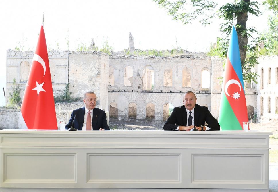 Prezident İlham Əliyev: İmzalanan birgə bəyannamə bizim gələcək iş birliyimizin istiqamətlərini göstərir