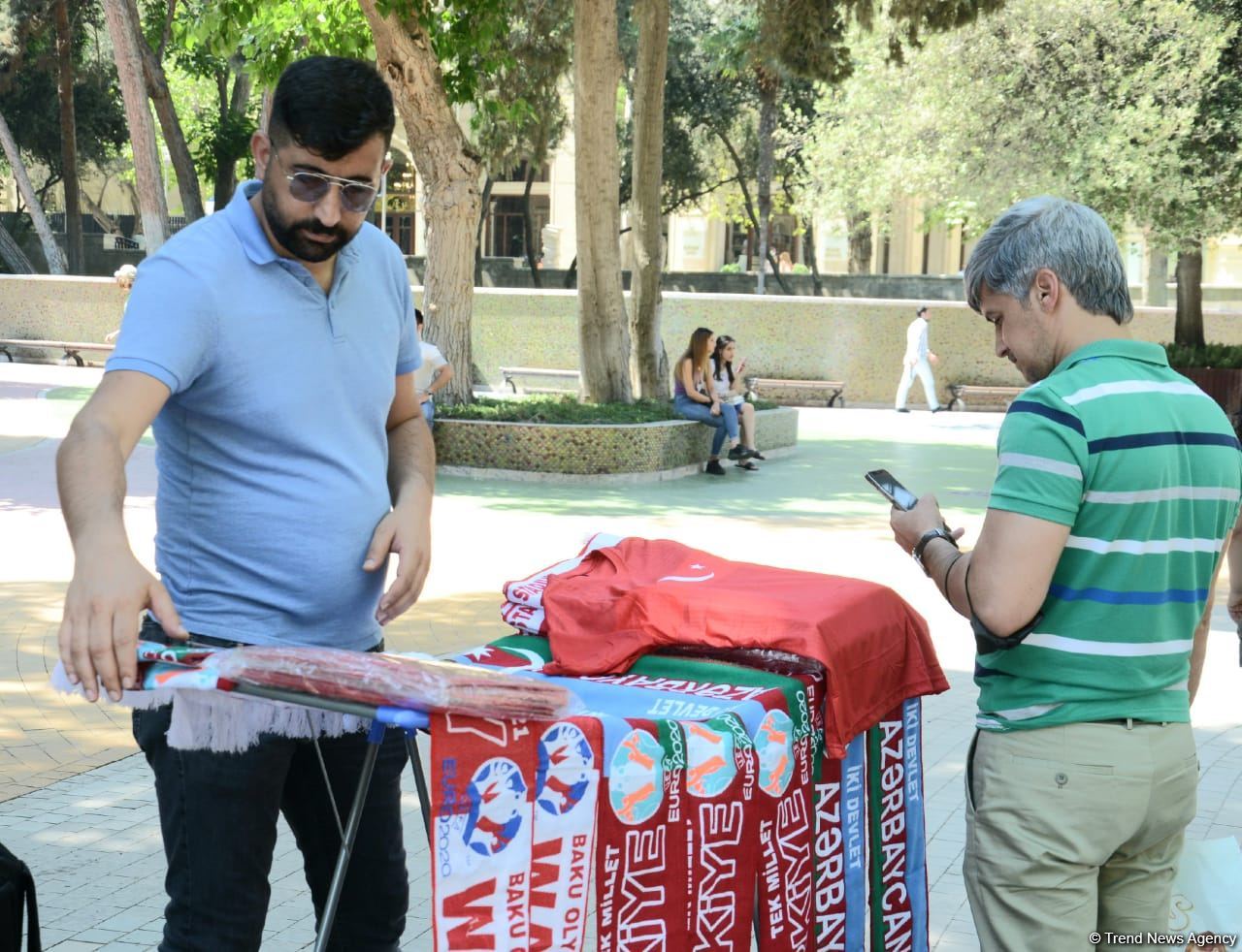 Bakıda azarkeşlər Türkiyənin oyununu gözləyir (FOTOSESSİYA)