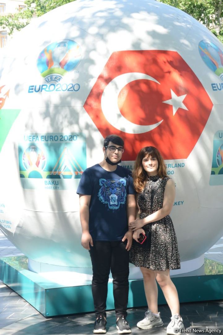 Bakıda azarkeşlər Türkiyənin oyununu gözləyir (FOTOSESSİYA)