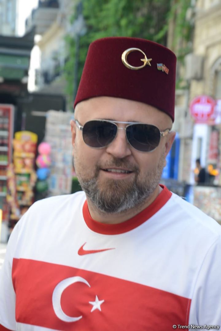 Bakıda azarkeşlər Türkiyənin oyununu gözləyir (FOTOSESSİYA)