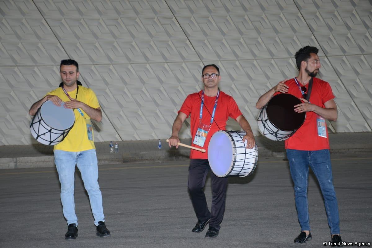 Bakıda azarkeşlər Türkiyənin oyununa yollanırlar (FOTOSESSİYA)
