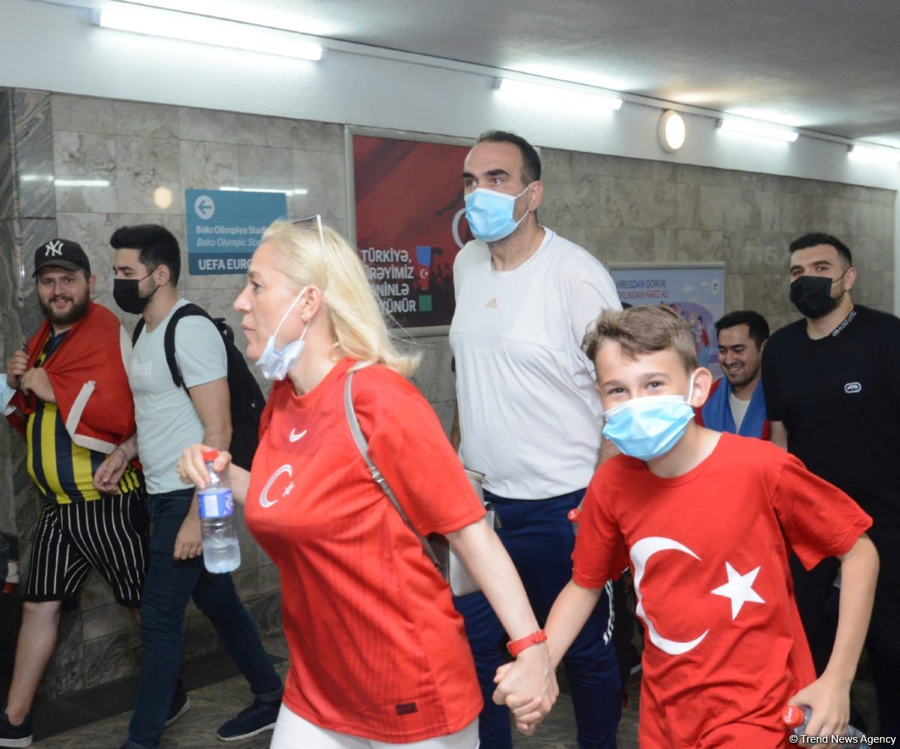 Bakıda azarkeşlər Türkiyənin oyununa yollanırlar (FOTOSESSİYA)