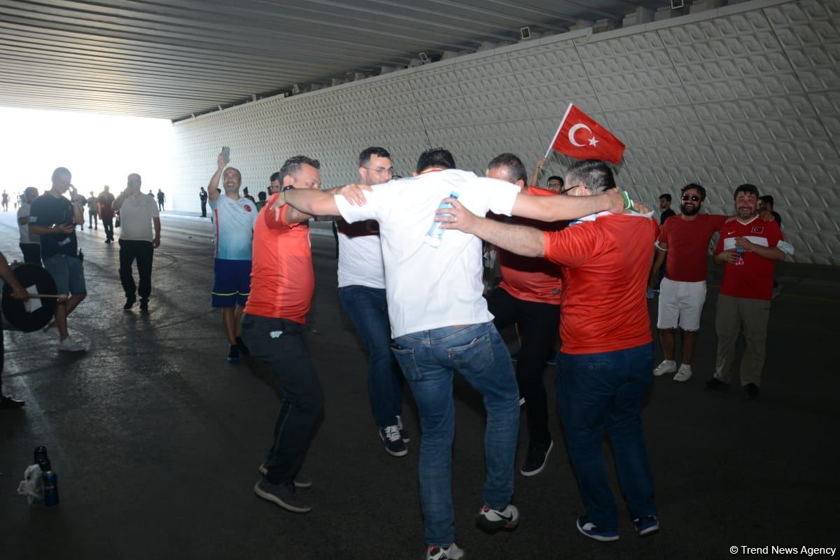 Bakıda azarkeşlər Türkiyənin oyununa yollanırlar (FOTOSESSİYA)
