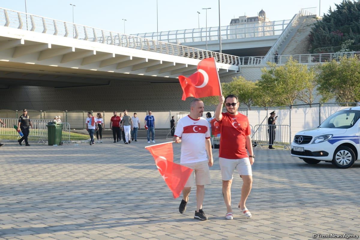 Bakıda azarkeşlər Türkiyənin oyununa yollanırlar (FOTOSESSİYA)