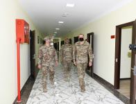 Prezident İlham Əliyev yeni hərbi şəhərcikdə və hərbi qulluqçuların ailələri üçün nəzərdə tutulmuş xidməti mənzillərdə yaradılan şəraitlə tanış olub (FOTO/VİDEO) (YENİLƏNİB)