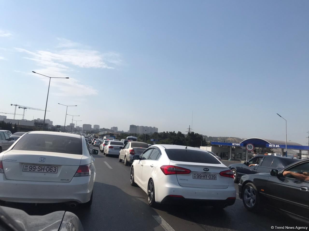 Bakı-Sumqayıt yolunda uzun tıxac yaranıb (FOTO)