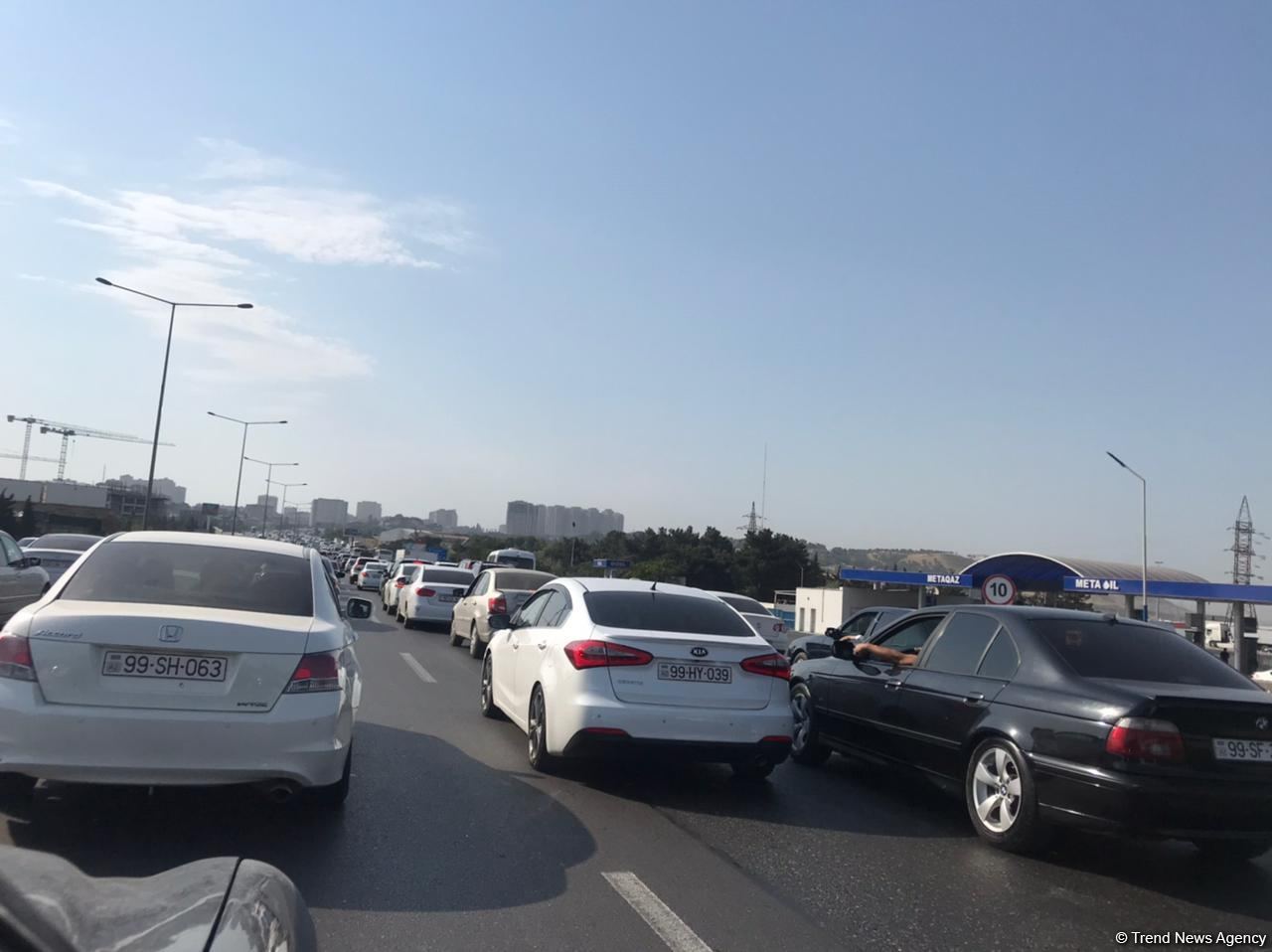 Bakı-Sumqayıt yolunda uzun tıxac yaranıb (FOTO)