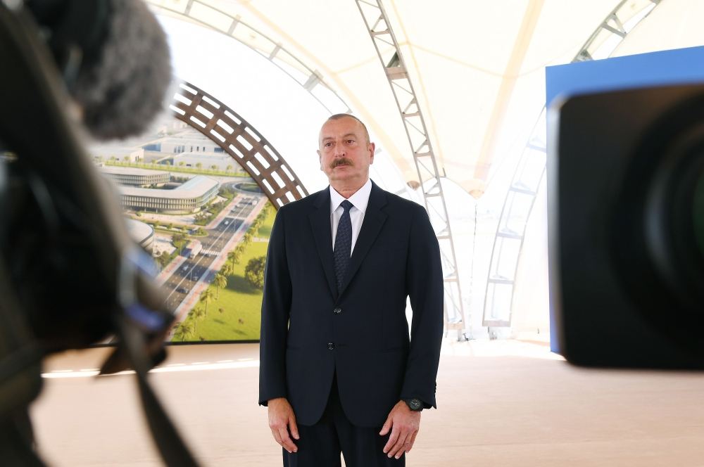 Prezident İlham Əliyev Ələt Azad İqtisadi Zonasının təməlini qoyub, Azərbaycan Televiziyasına müsahibə verib (FOTO/VİDEO)