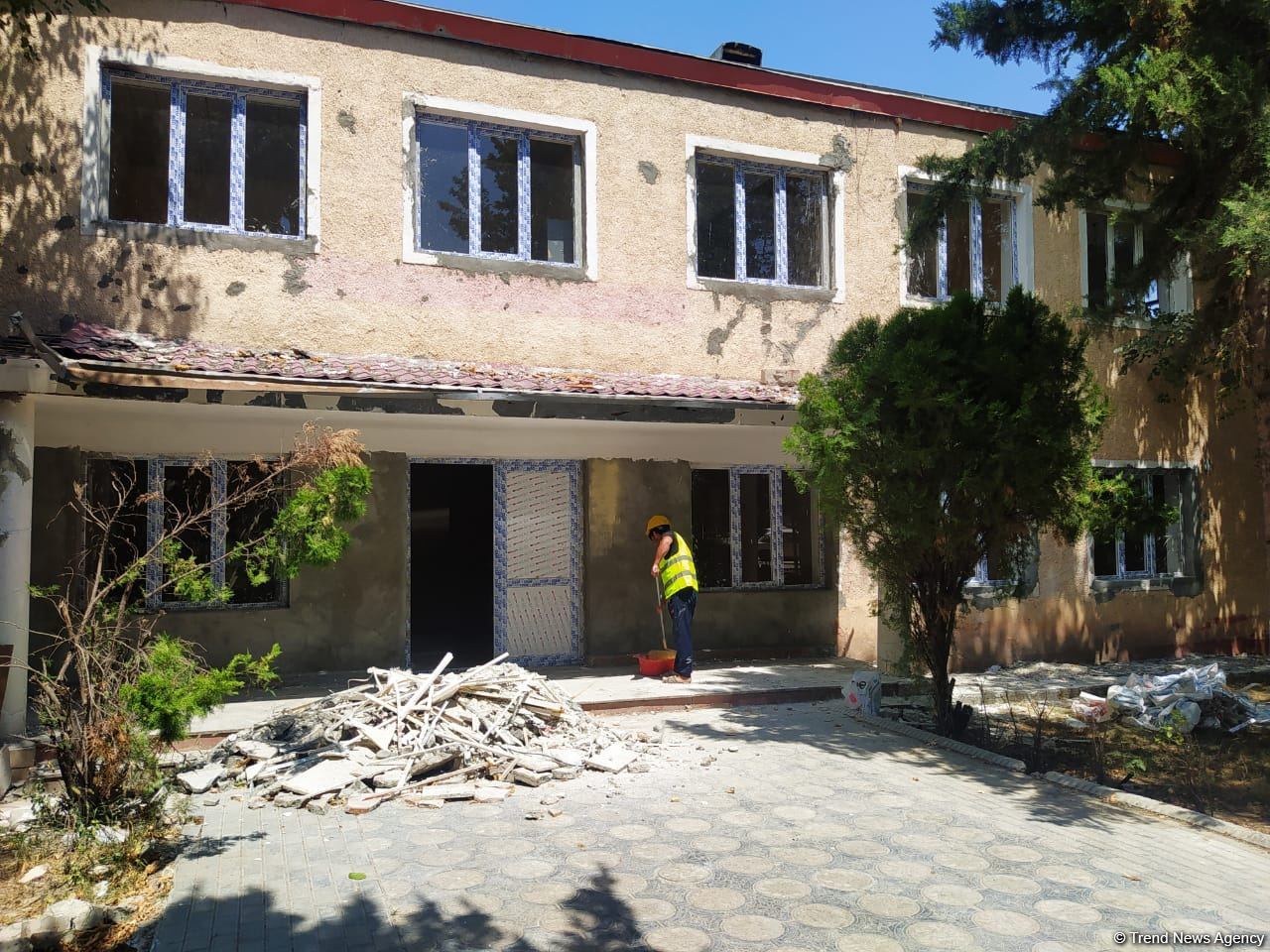 Ermənilərin Ağdamda dağıtdığı evlər tam hazır vəziyyətdə sahiblərinə verilir (FOTO)