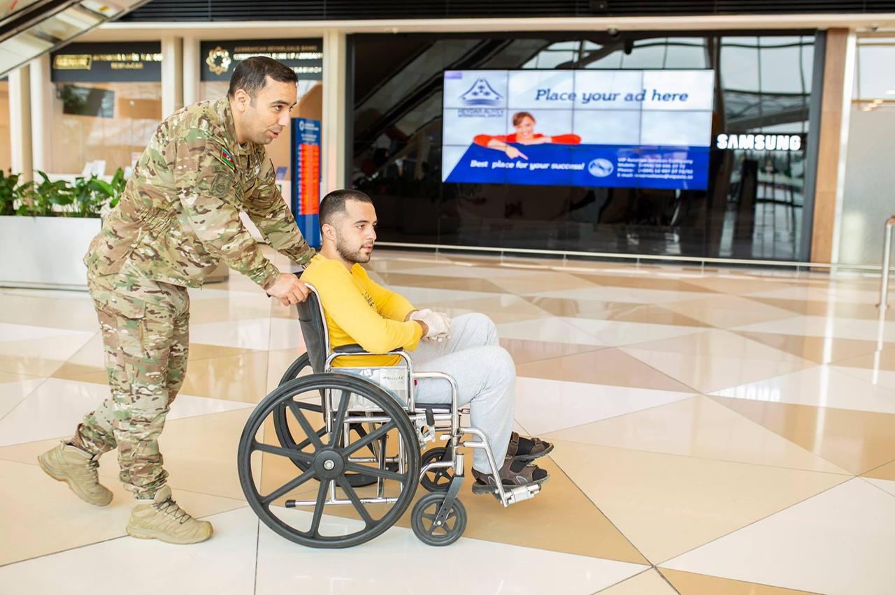 Ağır yaralanan daha 8 qazimiz Türkiyəyə göndərilib (FOTO)