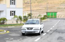 Prezident İlham Əliyev əlillərə təqdim olunan avtomobili sürdü (FOTO)