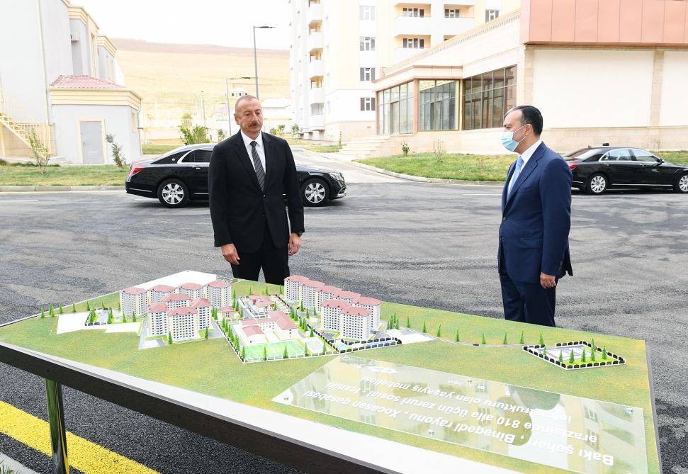 Prezident İlham Əliyev Xocasən qəsəbəsində şəhid ailələri və müharibə əlillərinə mənzillərin və avtomobillərin təqdim olunması mərasimində iştirak edib (FOTO/VIDEO) (YENİLƏNİB-2)