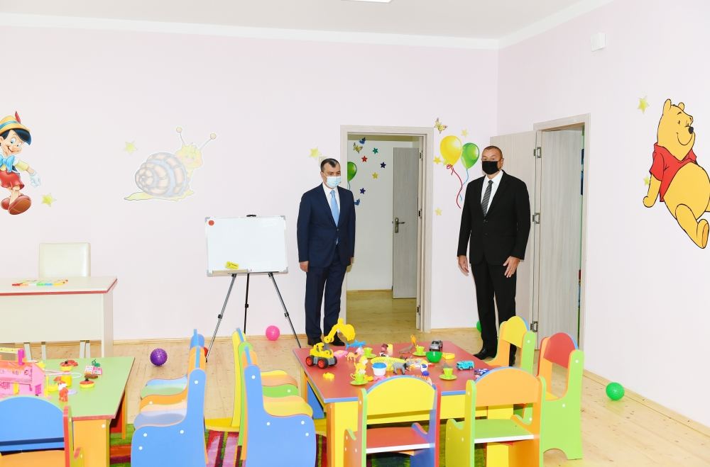 Prezident İlham Əliyev Xocasən qəsəbəsində şəhid ailələri və müharibə əlillərinə mənzillərin və avtomobillərin təqdim olunması mərasimində iştirak edib (FOTO/VIDEO) (YENİLƏNİB-2)