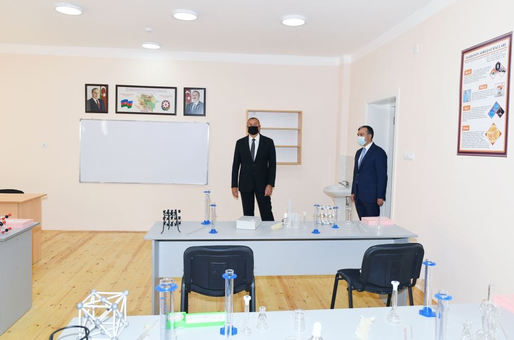 Prezident İlham Əliyev Xocasən qəsəbəsində şəhid ailələri və müharibə əlillərinə mənzillərin və avtomobillərin təqdim olunması mərasimində iştirak edib (FOTO/VIDEO) (YENİLƏNİB-2)