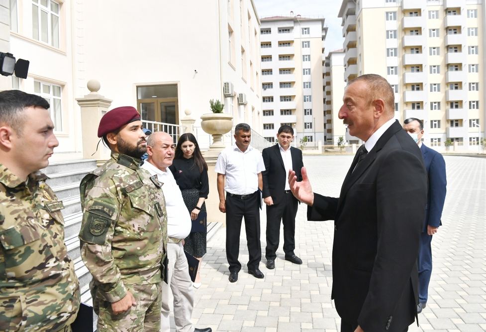 Prezident İlham Əliyev Xocasən qəsəbəsində şəhid ailələri və müharibə əlillərinə mənzillərin və avtomobillərin təqdim olunması mərasimində iştirak edib (FOTO/VIDEO) (YENİLƏNİB-2)