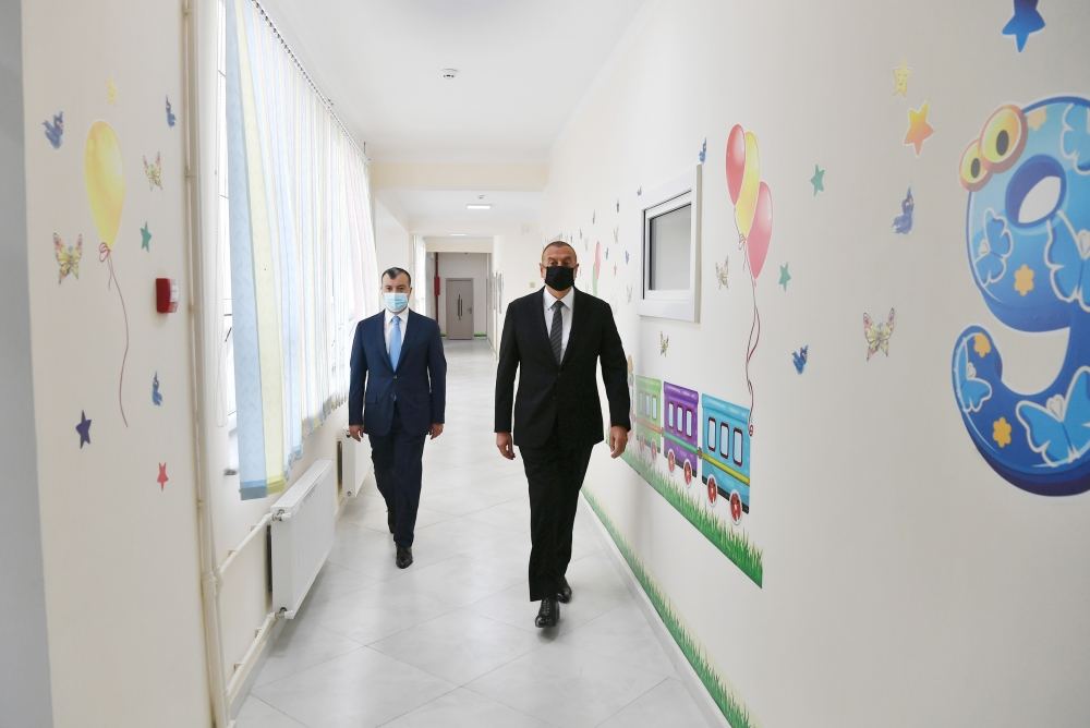 Prezident İlham Əliyev Xocasən qəsəbəsində şəhid ailələri və müharibə əlillərinə mənzillərin və avtomobillərin təqdim olunması mərasimində iştirak edib (FOTO/VIDEO) (YENİLƏNİB-2)