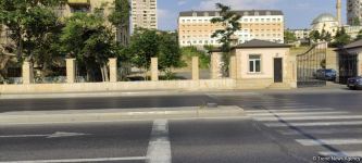 Bakıda yeri görünən işıq dirəkləri: Qəza zamanı aşmış dirəklər nə vaxt yerinə qoyulacaq? (FOTO)