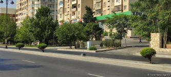 Bakıda yeri görünən işıq dirəkləri: Qəza zamanı aşmış dirəklər nə vaxt yerinə qoyulacaq? (FOTO)
