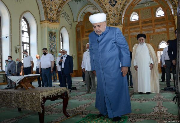 Təzəpir məscidində bayram namazı qılınıb (FOTO)