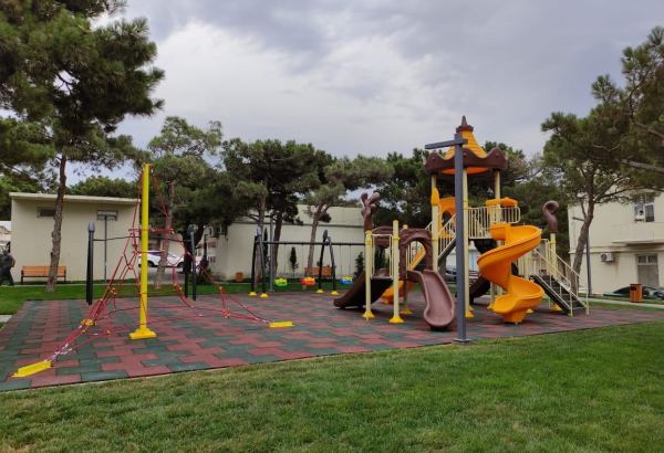 Polad Həşimov adına parkın ərazisi təxminən 2 hektara yaxındır