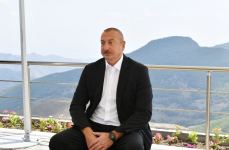 Prezident İlham Əliyev Daşkəsəndə “AzerGold” QSC-nin “Çovdar” İnteqrəolunmuş Regional Emal Sahəsinin fəaliyyəti ilə tanış olub, Azərbaycan Televiziyasına müsahibə verib (YENİLƏNİB) (FOTO/VİDEO)