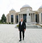 Prezident İlham Əliyev Goranboyda ulu öndər Heydər Əliyevin abidəsini ziyarət edib (FOTO/VİDEO)
