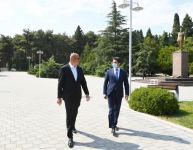 Prezident İlham Əliyev Naftalanda Ulu Öndərin abidəsini ziyarət edib (FOTO/VİDEO)