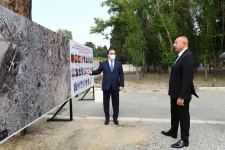 Prezident İlham Əliyev Gəncədə Ermənistanın raket hücumlarının səbəb olduğu cinayət səhnələri ilə tanış olub (FOTO/VİDEO)
