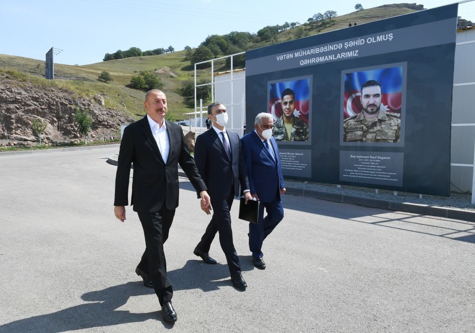 Prezident İlham Əliyev Daşkəsəndə “AzerGold” QSC-nin “Çovdar” İnteqrəolunmuş Regional Emal Sahəsinin fəaliyyəti ilə tanış olub, Azərbaycan Televiziyasına müsahibə verib (YENİLƏNİB) (FOTO/VİDEO)