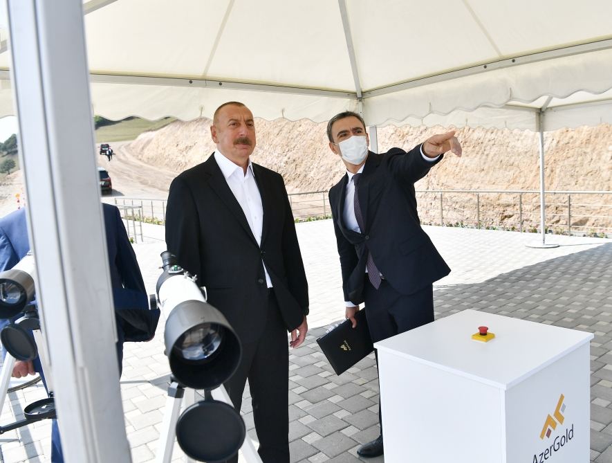 Prezident İlham Əliyev Daşkəsəndə “AzerGold” QSC-nin “Çovdar” İnteqrəolunmuş Regional Emal Sahəsinin fəaliyyəti ilə tanış olub, Azərbaycan Televiziyasına müsahibə verib (YENİLƏNİB) (FOTO/VİDEO)