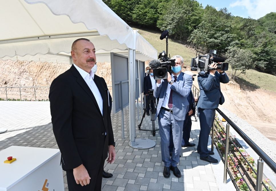 Prezident İlham Əliyev Daşkəsəndə “AzerGold” QSC-nin “Çovdar” İnteqrəolunmuş Regional Emal Sahəsinin fəaliyyəti ilə tanış olub, Azərbaycan Televiziyasına müsahibə verib (YENİLƏNİB) (FOTO/VİDEO)