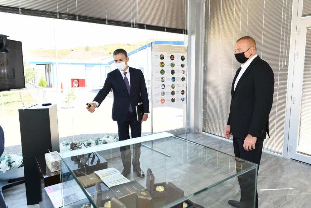 Prezident İlham Əliyev Daşkəsəndə “AzerGold” QSC-nin “Çovdar” İnteqrəolunmuş Regional Emal Sahəsinin fəaliyyəti ilə tanış olub, Azərbaycan Televiziyasına müsahibə verib (YENİLƏNİB) (FOTO/VİDEO)