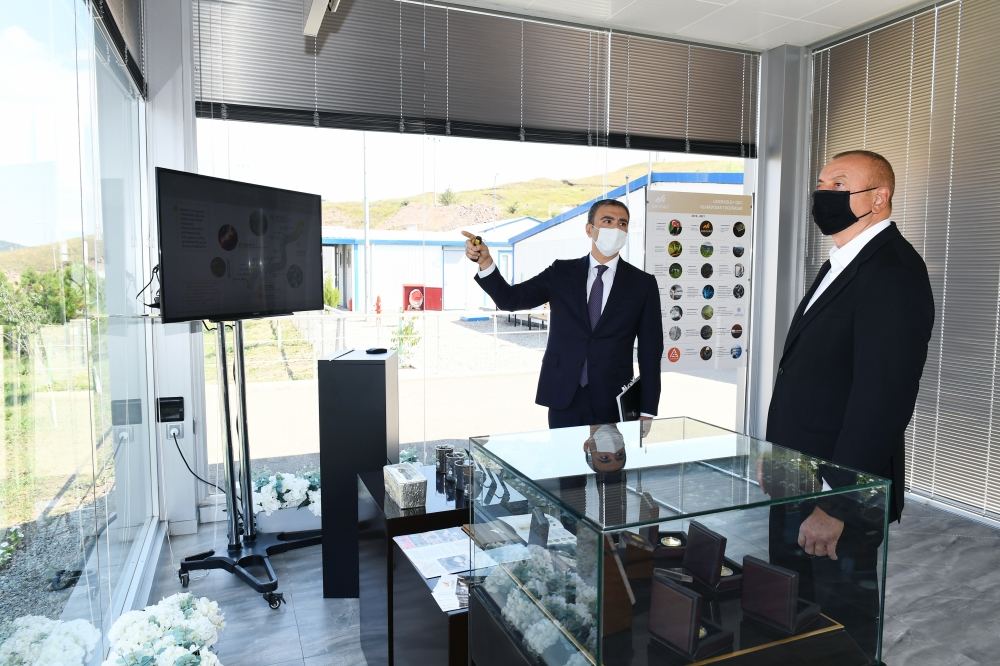 Prezident İlham Əliyev Daşkəsəndə “AzerGold” QSC-nin “Çovdar” İnteqrəolunmuş Regional Emal Sahəsinin fəaliyyəti ilə tanış olub, Azərbaycan Televiziyasına müsahibə verib (YENİLƏNİB) (FOTO/VİDEO)