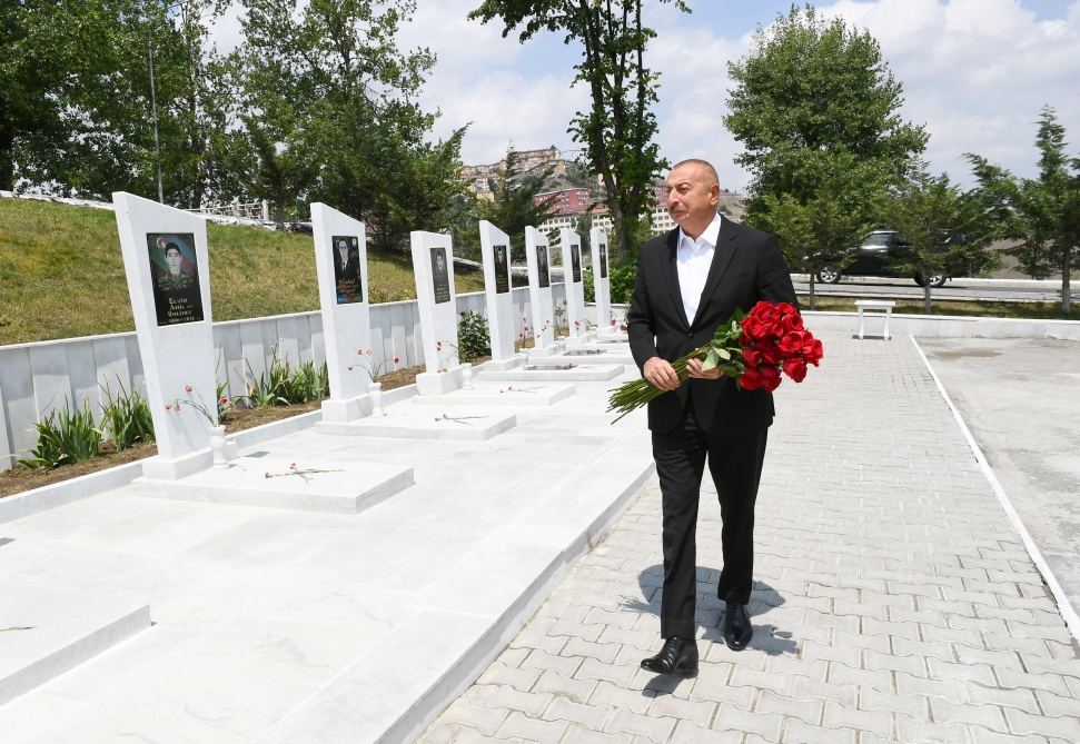 Prezident İlham Əliyev Daşkəsəndə Şəhidlər xiyabanını ziyarət edib (FOTO/VİDEO) (YENİLƏNİB)