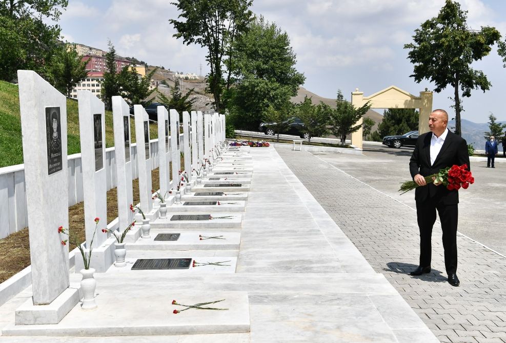 Prezident İlham Əliyev Daşkəsəndə Şəhidlər xiyabanını ziyarət edib (FOTO/VİDEO) (YENİLƏNİB)