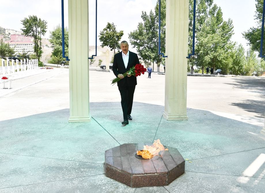 Prezident İlham Əliyev Daşkəsəndə Şəhidlər xiyabanını ziyarət edib (FOTO/VİDEO) (YENİLƏNİB)
