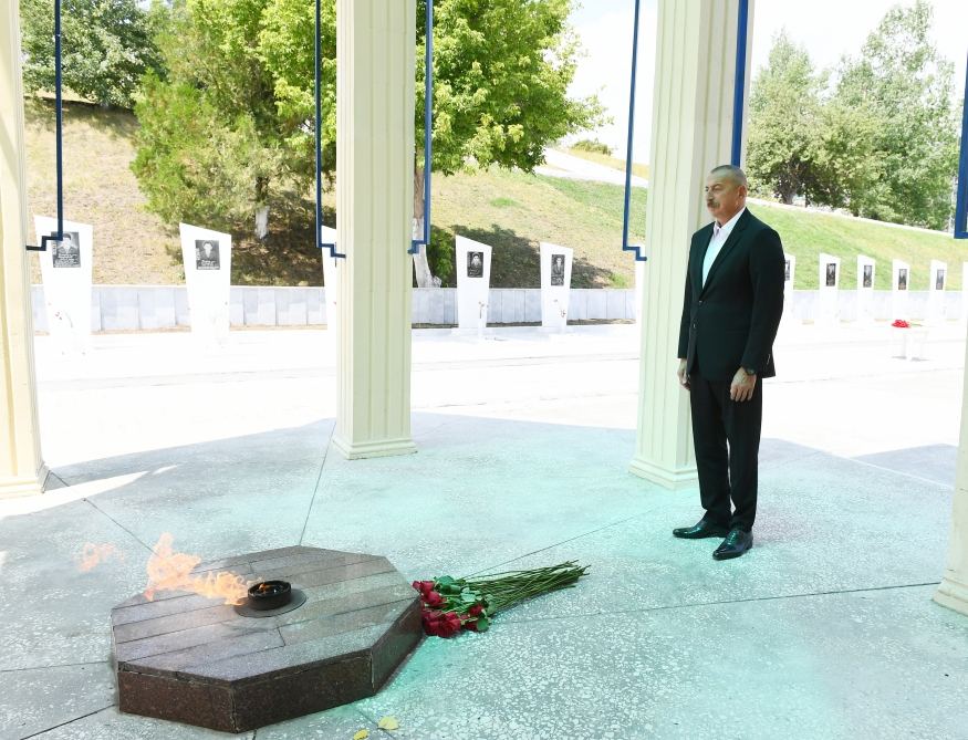 Prezident İlham Əliyev Daşkəsəndə Şəhidlər xiyabanını ziyarət edib (FOTO/VİDEO) (YENİLƏNİB)