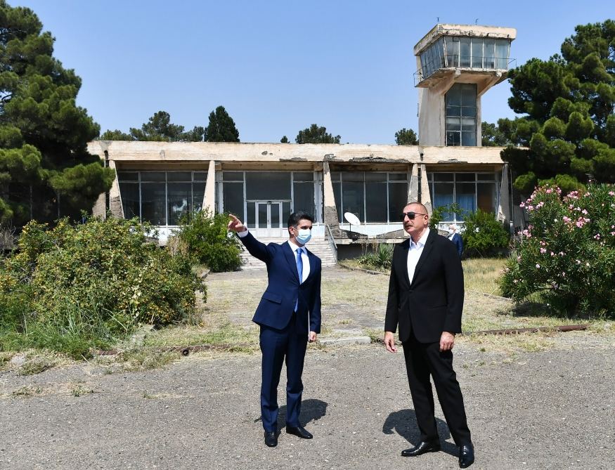 Azərbaycan Prezidenti Naftalan şəhər hava limanı ilə tanış olub (FOTO/VİDEO) (YENİLƏNİB)