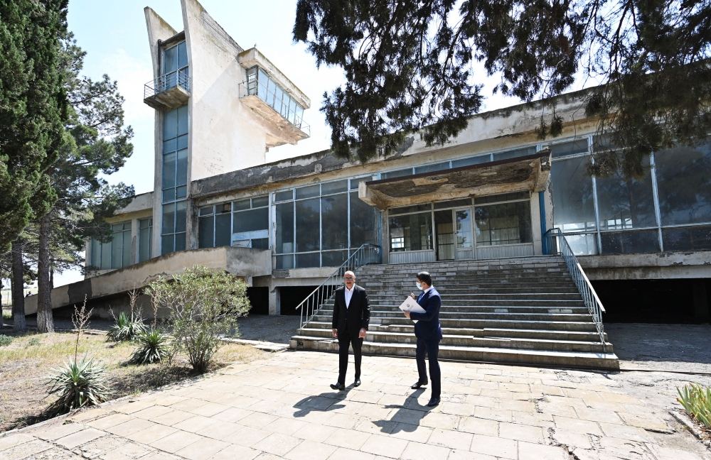 Azərbaycan Prezidenti Naftalan şəhər hava limanı ilə tanış olub (FOTO/VİDEO) (YENİLƏNİB)