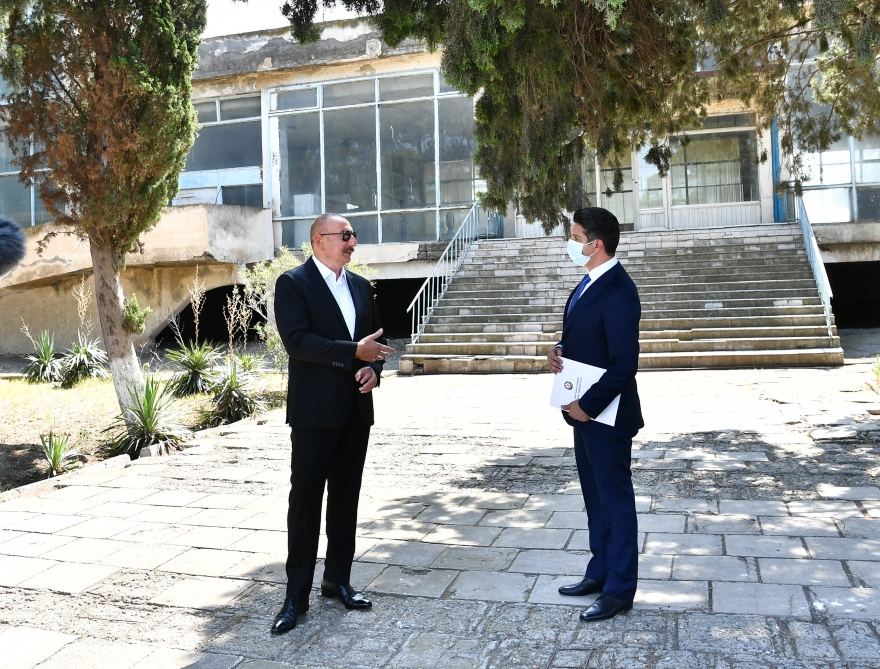 Azərbaycan Prezidenti Naftalan şəhər hava limanı ilə tanış olub (FOTO/VİDEO) (YENİLƏNİB)